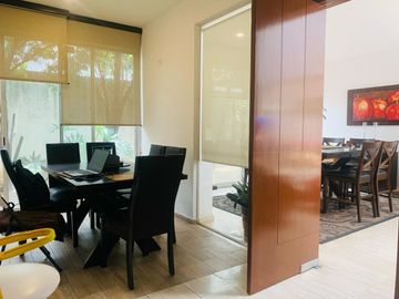 Casa en venta con amplio jardín de 3 recámaras, en fracc zona Zerezotla.