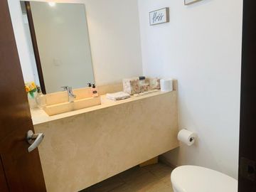 Casa en venta con amplio jardín de 3 recámaras, en fracc zona Zerezotla.