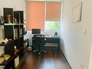 Casa en venta con amplio jardín de 3 recámaras, en fracc zona Zerezotla.