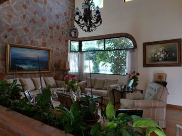 Casa en Venta   Estilo Mexicano Contemporaneo en Aguascalientes