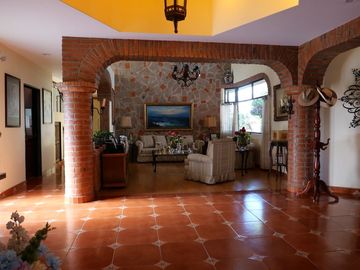 Casa en Venta   Estilo Mexicano Contemporaneo en Aguascalientes