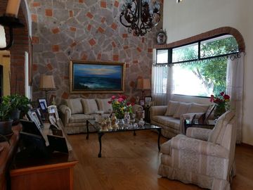 Casa en Venta   Estilo Mexicano Contemporaneo en Aguascalientes