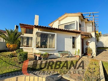 CASA EN GABRIELA MISTRAL CON POTENCIAL COMERCIAL