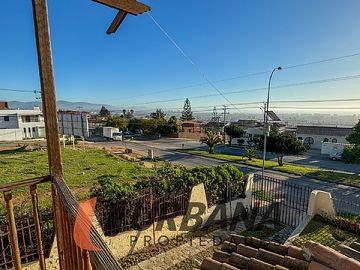 CASA EN GABRIELA MISTRAL CON POTENCIAL COMERCIAL