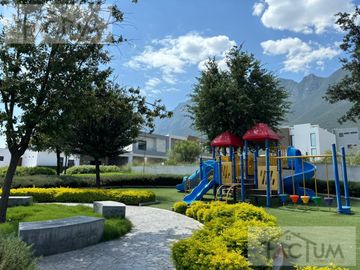 Casa en proceso de construcción en Venta