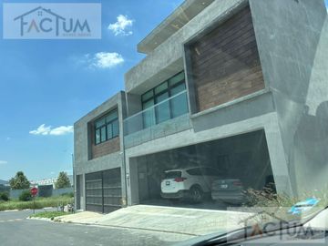 Casa en proceso de construcción en Venta