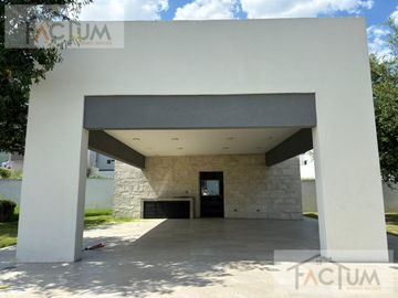 Casa en proceso de construcción en Venta