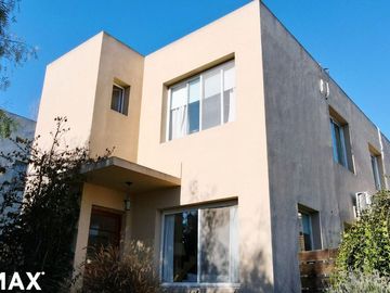 BELLISIMA CASA EN VENTA BARRIO LOS TILOS PILAR