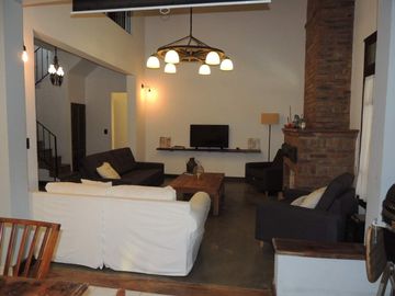 HERMOSA CASA QUINTA EN BARRIO PARQUE GORRITI