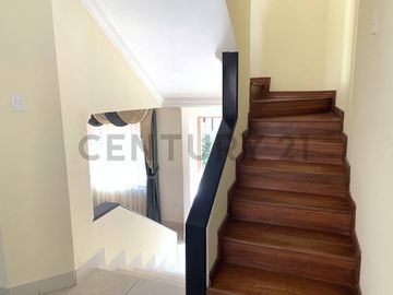 Vendo casa 190 m2 en conjunto sector mitad del mundo