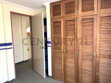 Vendo casa 190 m2 en conjunto sector mitad del mundo
