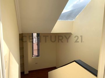 Vendo casa 190 m2 en conjunto sector mitad del mundo