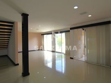 PALMA REAL: Casa confortable, con gran iluminación y terminados de lujo.