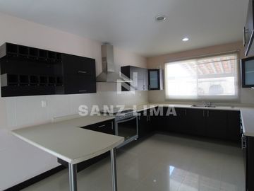 PALMA REAL: Casa confortable, con gran iluminación y terminados de lujo.