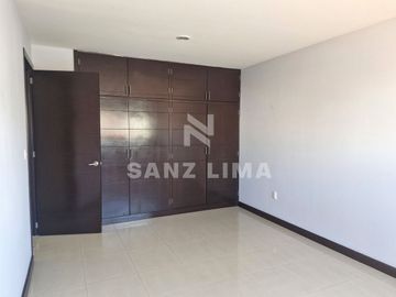 PALMA REAL: Casa confortable, con gran iluminación y terminados de lujo.