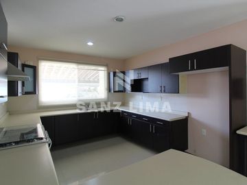 PALMA REAL: Casa confortable, con gran iluminación y terminados de lujo.