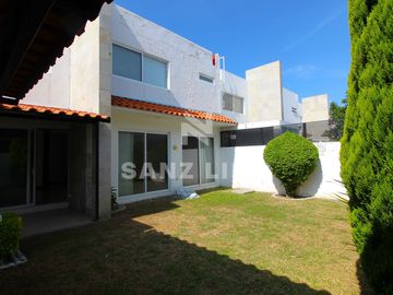 PALMA REAL: Casa confortable, con gran iluminación y terminados de lujo.