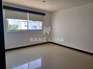 PALMA REAL: Casa confortable, con gran iluminación y terminados de lujo.