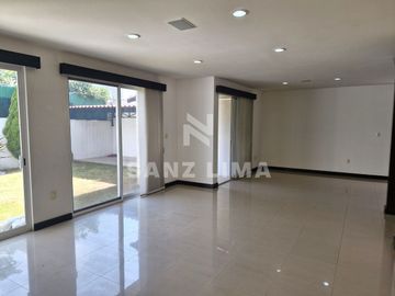 PALMA REAL: Casa confortable, con gran iluminación y terminados de lujo.