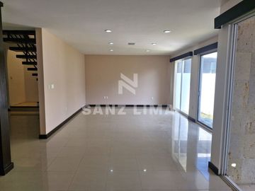 PALMA REAL: Casa confortable, con gran iluminación y terminados de lujo.
