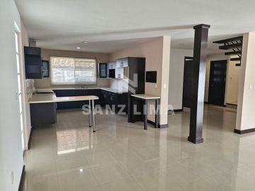 PALMA REAL: Casa confortable, con gran iluminación y terminados de lujo.