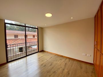 Departamento en venta. Puertas del Sol, Cuenca