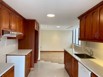 Departamento en venta. Puertas del Sol, Cuenca