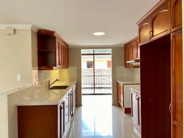 Departamento en venta. Puertas del Sol, Cuenca