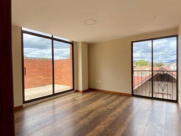 Departamento en Venta. Puertas del Sol, Cuenca. Con terraza