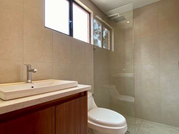 Departamento en Venta. Puertas del Sol, Cuenca. Con terraza