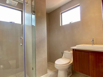 Departamento en Venta. Puertas del Sol, Cuenca. Con terraza