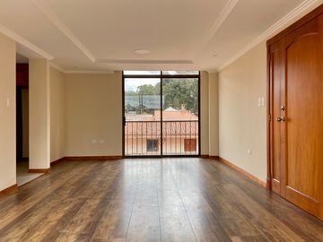Departamento en Venta. Puertas del Sol, Cuenca. Con terraza