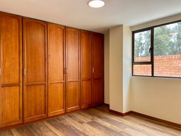 Departamento en Venta. Puertas del Sol, Cuenca. Con terraza