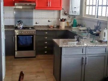 MARAVILLOSO PISO EN VICENTE LÓPEZ, Sobre Avda. Maipú 400, 4 ambientes, Cocina Comedor Diario y Dormitorio de servicio.