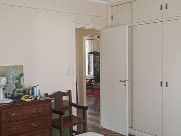 MARAVILLOSO PISO EN VICENTE LÓPEZ, Sobre Avda. Maipú 400, 4 ambientes, Cocina Comedor Diario y Dormitorio de servicio.