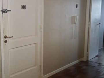 MARAVILLOSO PISO EN VICENTE LÓPEZ, Sobre Avda. Maipú 400, 4 ambientes, Cocina Comedor Diario y Dormitorio de servicio.