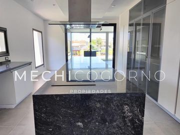 Casa 5 dormitorios venta en San Marco, Villa Nueva
