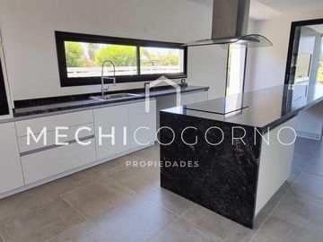 Casa 5 dormitorios venta en San Marco, Villa Nueva