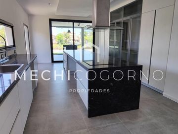 Casa 5 dormitorios venta en San Marco, Villa Nueva
