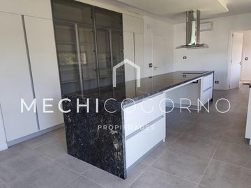 Casa 5 dormitorios venta en San Marco, Villa Nueva