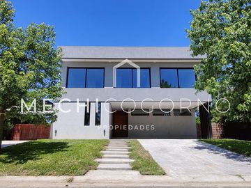 Casa 5 dormitorios venta en San Marco, Villa Nueva