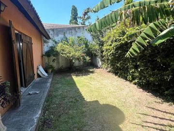 Casa 3 ambientes  en venta en complejo arbolado con parque- Ituzaingó Norte