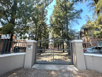 Casa 3 ambientes  en venta en complejo arbolado con parque- Ituzaingó Norte
