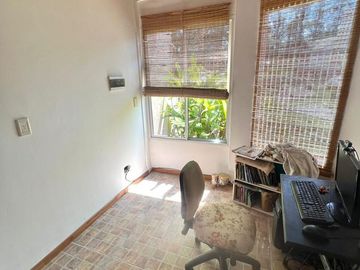 Casa 3 ambientes  en venta en complejo arbolado con parque- Ituzaingó Norte
