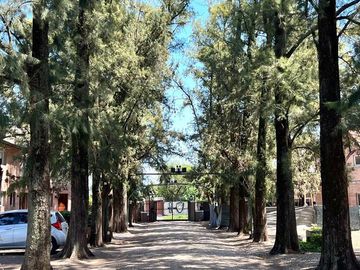 Casa 3 ambientes  en venta en complejo arbolado con parque- Ituzaingó Norte