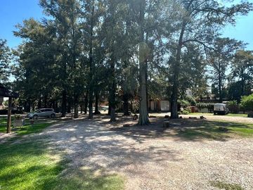 Casa 3 ambientes  en venta en complejo arbolado con parque- Ituzaingó Norte