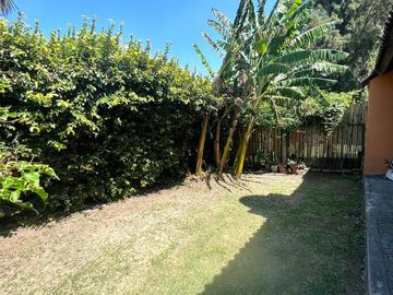 Casa 3 ambientes  en venta en complejo arbolado con parque- Ituzaingó Norte