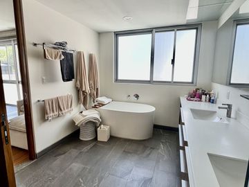 Residencia de Lujo en Condominio  Venta  en La Florida