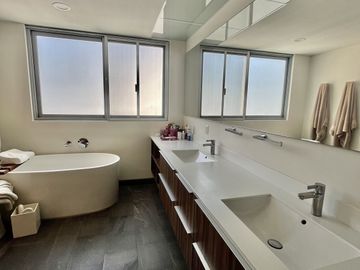 Residencia de Lujo en Condominio  Venta  en La Florida