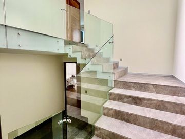 Residencia de Lujo en Condominio  Venta  en La Florida